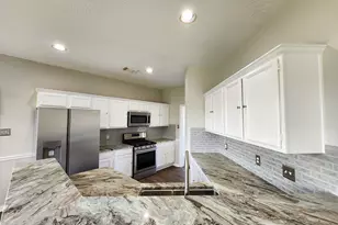 2412 N Mission Cir, Friendswood, TX 77546 - Photo 8