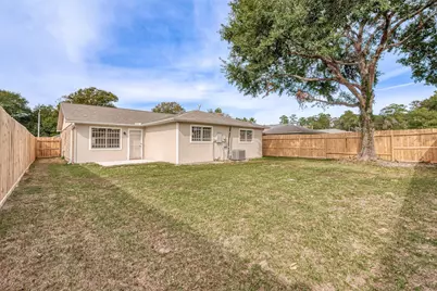 8714 Valley Flag Drive, Houston, TX 77078 - Photo 18