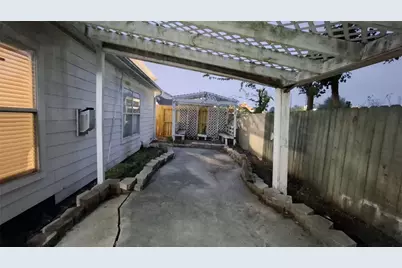 6887 Turtlewood Drive, Houston, TX 77072 - Photo 44