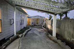 6887 Turtlewood Dr, Houston, TX 77072 - Photo 44