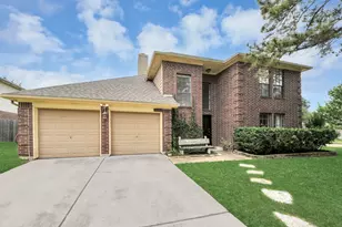 8402 Rose Garden Dr, Houston, TX 77083 - Photo 2