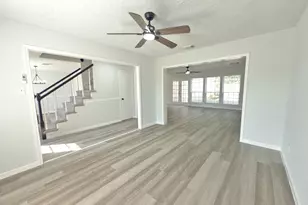 504 River Bend Dr, Baytown, TX 77521 - Photo 10