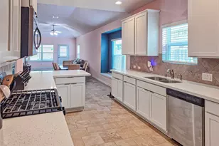 104 Cullen St, Angleton, TX 77515 - Photo 2