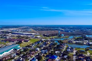 529 E Shore Dr, Kemah, TX 77565 - Photo 4