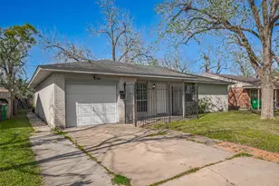 3730 Darlinghurst Dr, Houston, TX 77045 - Photo 2