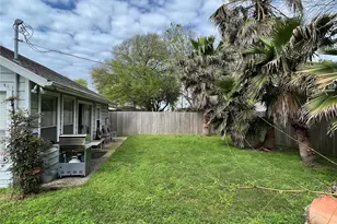 122 Albacore Ave, Galveston, TX 77550 - Photo 14