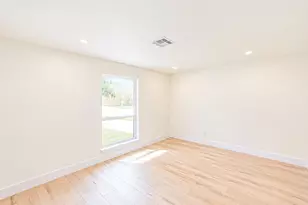 8002 Candle Ln, Houston, TX 77071 - Photo 16