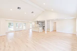 8002 Candle Ln, Houston, TX 77071 - Photo 8