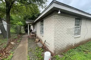 5118 Mallow St, Houston, TX 77033 - Photo 2