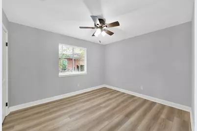 146 W Woodstock Circle Drive, The Woodlands, TX 77381 - Photo 32