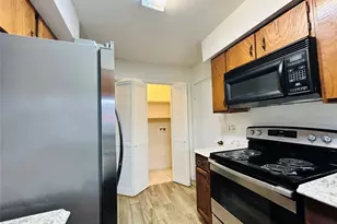 8030 Sands Point Dr, Houston, TX 77036 - Photo 4