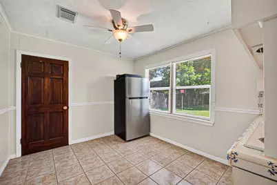 802 W Sterling Street, Baytown, TX 77520 - Photo 8