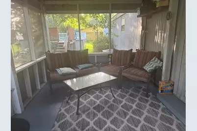 307 E Oak Avenue, Winnie, TX 77665 - Photo 14