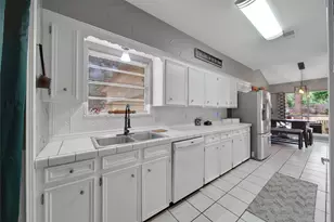 1728 E Lake Dr, Huntsville, TX 77340 - Photo 12