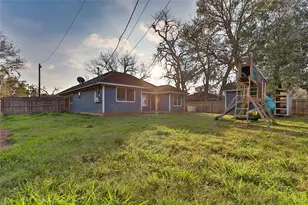 518 Tall Timber Dr, West Columbia, TX 77486 - Photo 10