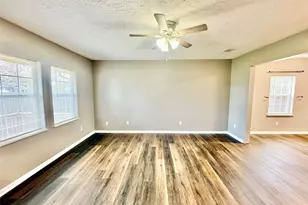 124 Bennett St, West Columbia, TX 77486 - Photo 8