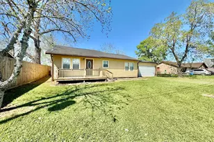 124 Bennett St, West Columbia, TX 77486 - Photo 4