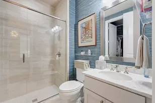 709 Somerset Commons Ln, Houston, TX 77055 - Photo 10