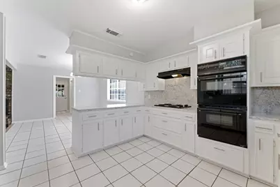 18 Panorama Drive, Conroe, TX 77304 - Photo 10