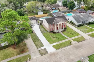 16438 Glenshannon Dr, Houston, TX 77059 - Photo 36