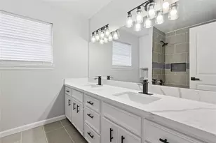 16438 Glenshannon Dr, Houston, TX 77059 - Photo 26