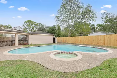 16438 Glenshannon Drive, Houston, TX 77059 - Photo 34