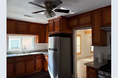 9210 E Avenue O, Houston, TX 77012 - Photo 4