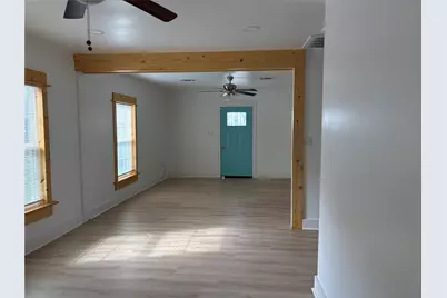 9210 E Avenue O, Houston, TX 77012 - Photo 2