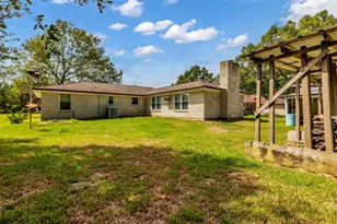 302 Channelview Dr, Anahuac, TX 77514 - Photo 30