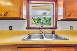 302 Channelview Dr, Anahuac, TX 77514 - Photo 14