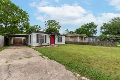708 Gresham Street, Baytown, TX 77520 - Photo 2