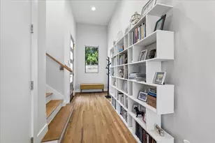 1311 Castle Ct, Houston, TX 77006 - Photo 8