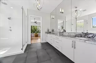 1311 Castle Ct, Houston, TX 77006 - Photo 16