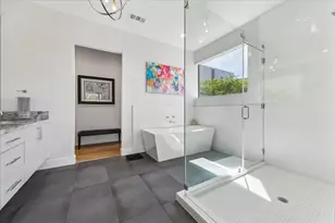 1311 Castle Ct, Houston, TX 77006 - Photo 18