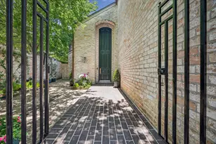 4 River Hollow Ln, Houston, TX 77027 - Photo 2