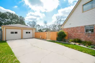 10427 Huntington Crest Dr, Houston, TX 77099 - Photo 4