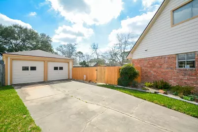 10427 Huntington Crest Drive, Houston, TX 77099 - Photo 32