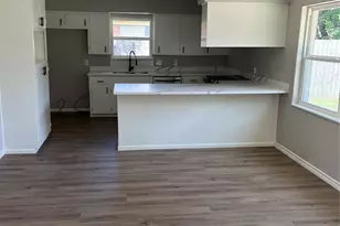2810 26th Ave N, Texas City, TX 77590 - Photo 6