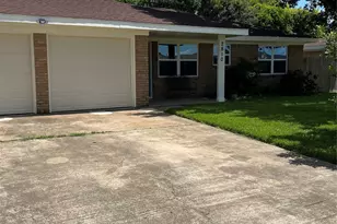 2810 26th Ave N, Texas City, TX 77590 - Photo 2