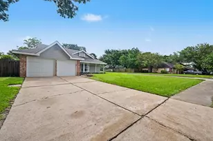 2710 Village Cir Dr, Katy, TX 77493 - Photo 2