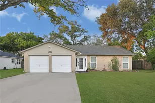 1100 N Heron Dr, Seabrook, TX 77586 - Photo 1