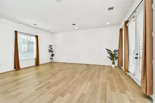 208 N York St, Houston, TX 77003 - Photo 12