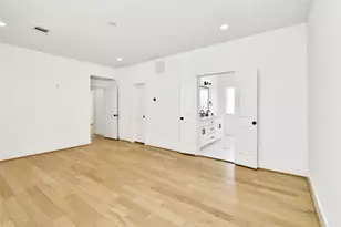 208 N York St, Houston, TX 77003 - Photo 18