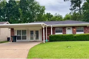 4665 Glen Oaks Cir, Beaumont, TX 77708 - Photo 1