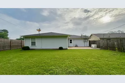 4665 Glen Oaks Circle, Beaumont, TX 77708 - Photo 18