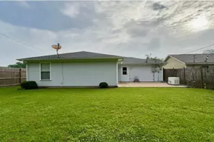 4665 Glen Oaks Cir, Beaumont, TX 77708 - Photo 18
