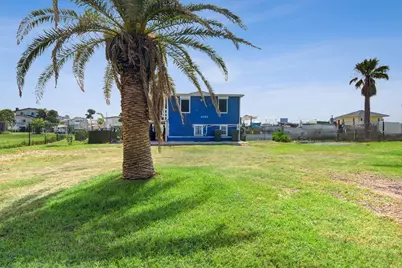 4022 1st Street, Galveston, TX 77554 - Photo 2