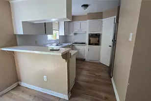 1403 Blalock Rd, Houston, TX 77055 - Photo 4