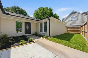 2207 Crystal Hills Dr, Houston, TX 77077 - Photo 2