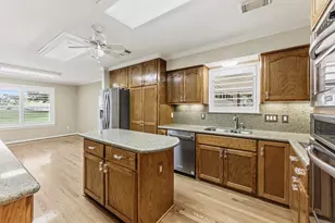 1106 Lakeside Dr, Huntsville, TX 77340 - Photo 8